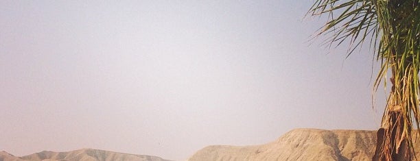 Massada Desert Mountains is one of Lugares favoritos de Beto.