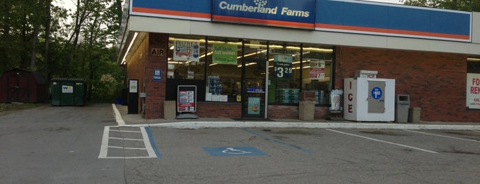 Cumberland Farms is one of Lexiさんのお気に入りスポット.