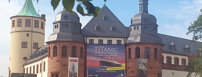 Titanic Ausstellung is one of (Closed Places).