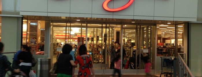 Century 21 Department Store is one of Erik'in Beğendiği Mekanlar.