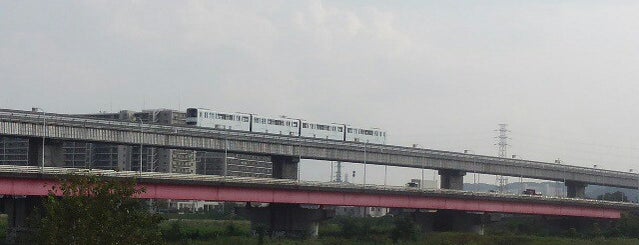 多摩川 多摩モノレール鉄橋 is one of たま　リバー50キロ（Tama River 50km course)<多摩川>.