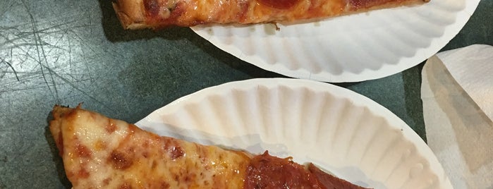 Bleecker Street Pizza is one of Posti che sono piaciuti a Tom.