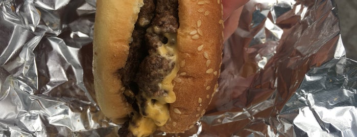 U.S Veterans Burger & Fries is one of Locais curtidos por Tom.