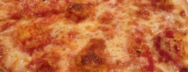 Menlo Pizza And Subs is one of Orte, die Tom gefallen.