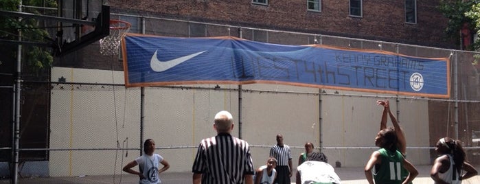 West 4th Street Courts (The Cage) is one of Locais curtidos por Tom.