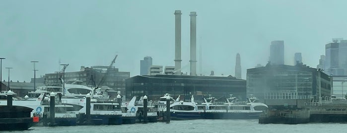 NYC Ferry - Brooklyn Navy Yard is one of Lugares favoritos de Albert.