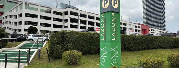 駐車場 is one of 川崎.