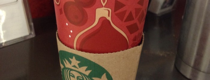 Starbucks is one of Caroline 🍀💫🦄💫🍀さんのお気に入りスポット.