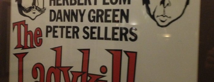 Red Lion is one of Restaurantes.