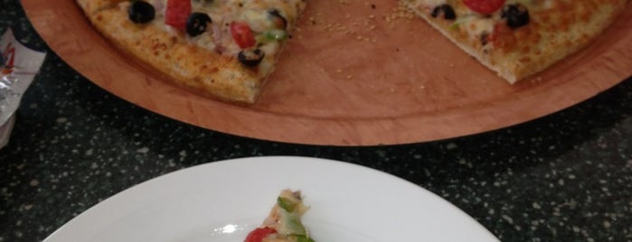 Pizza Italiannis is one of مطاعم الرياض.