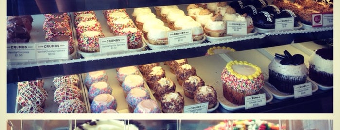Crumbs Bake Shop is one of Lugares favoritos de AprilGReviews.