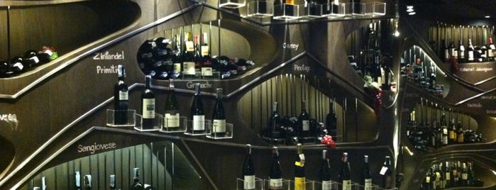 Crave Wine Bar & Restaurant is one of Locais salvos de Dee.