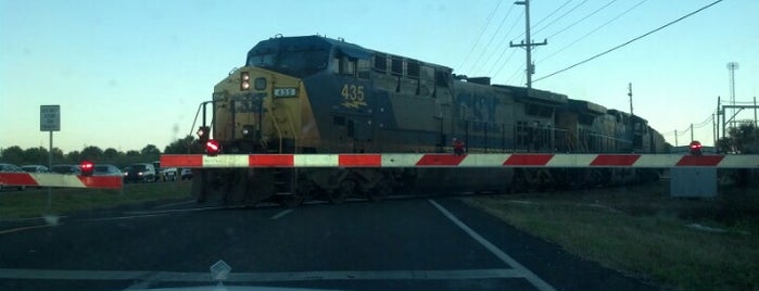 Train Crossing is one of Kimmie'nin Kaydettiği Mekanlar.