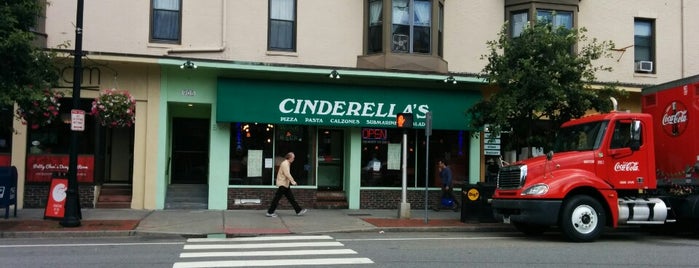 Cinderella's Restaurant is one of Lugares favoritos de Sarah.
