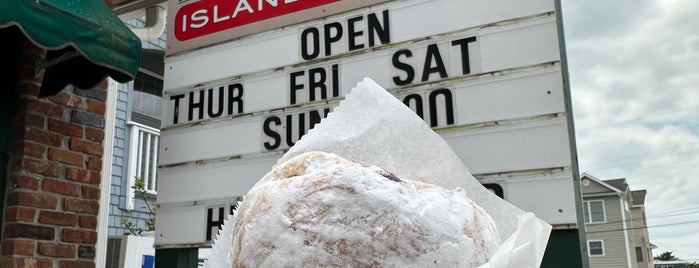 Ferrara's Bakery is one of Brant beach.