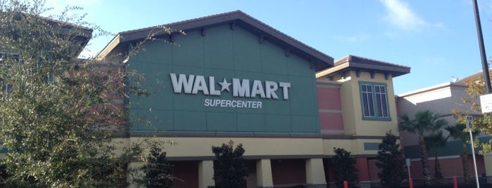 Walmart Supercenter is one of Supermercados.