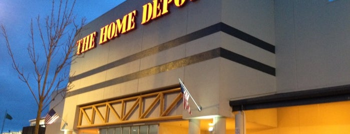 The Home Depot is one of Tempat yang Disukai Kann.