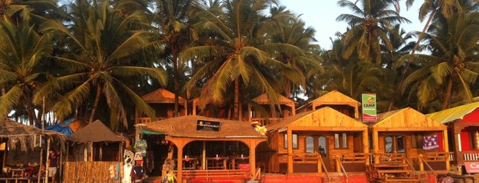 Manfredi's Big Bamboo Coco-Huts is one of Locais curtidos por Flor.