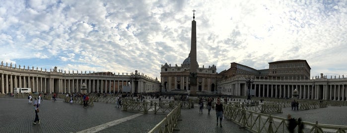Saint Peter's Square is one of Zoltán’s Liked Places.