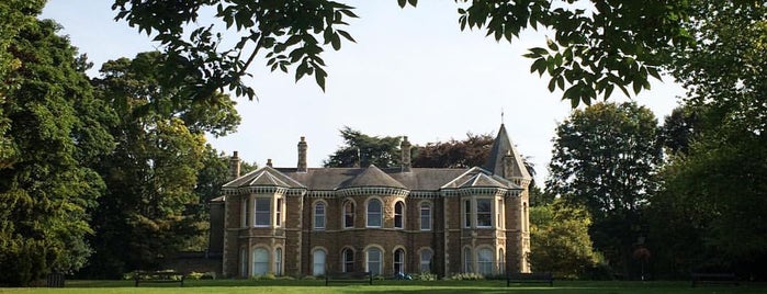 Arnot Hill Park is one of Zoltánさんのお気に入りスポット.