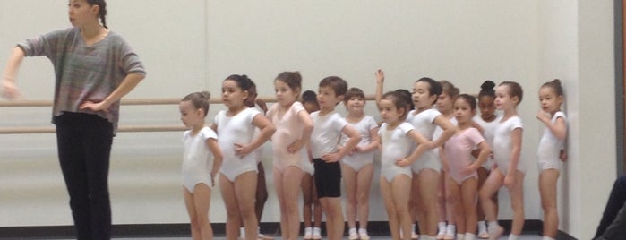 School Of Ballet Arizona is one of สถานที่ที่ Chris ถูกใจ.