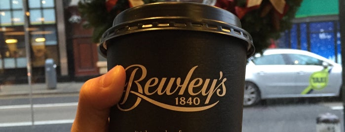 Bewley's Cafe is one of Lloyd's Dublin.