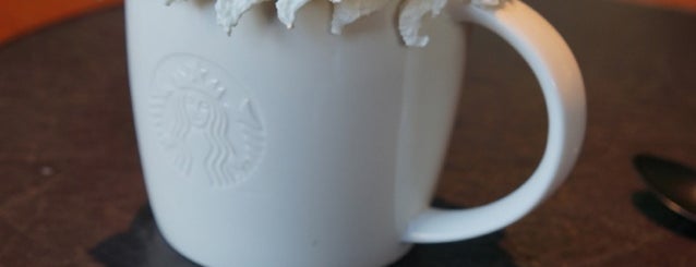 Starbucks is one of Elliottさんのお気に入りスポット.