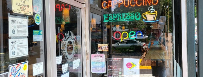 Papaccinos Coffeehouse Woodstock is one of Writing spots.