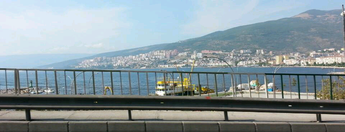 Gemlik-İstanbul Yolu is one of Tempat yang Disukai Sinem.