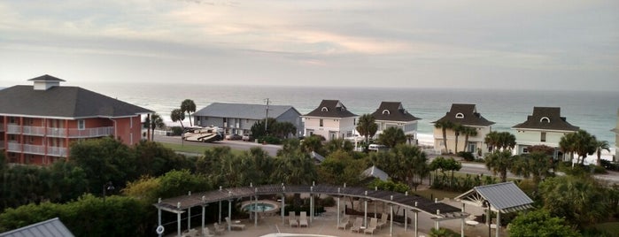 Beach Resort is one of Tempat yang Disukai Terri.
