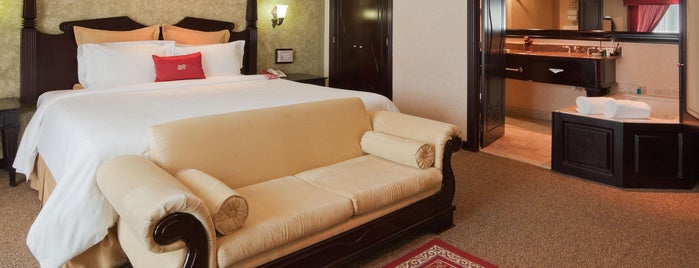 Crowne Plaza is one of Los 10 mejores hoteles para negocios.
