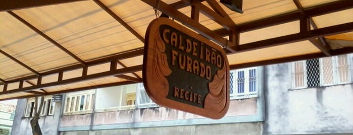 Caldeirão Furado is one of Barzinhos e Bodegas Favoritos.