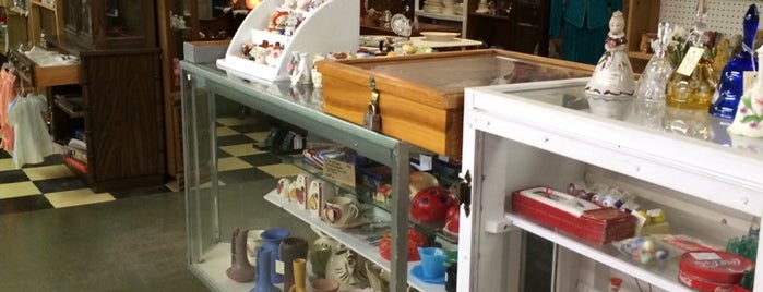 Antiquibles Antique Mall is one of Road trip to fixer upper.