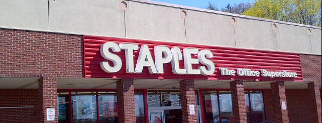 Staples is one of Orte, die Stephen gefallen.