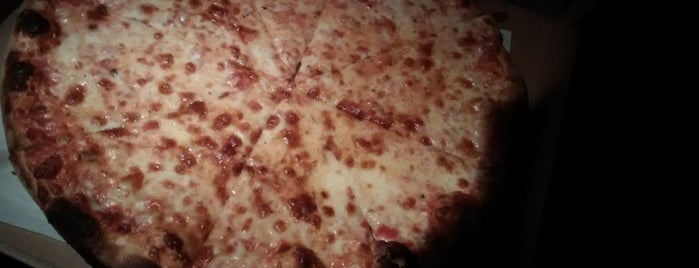 Soprano's Pizza is one of Liamさんのお気に入りスポット.
