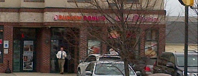 Dunkin' is one of Locais curtidos por Kevin.