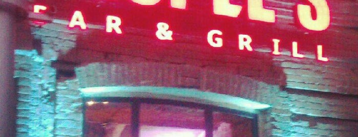PEOPLE'S Bar & Grill is one of สถานที่ที่ Larisa ถูกใจ.