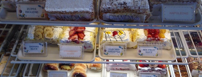 Dianda's Italian American Pastry - San Mateo is one of Tempat yang Disukai Dave.