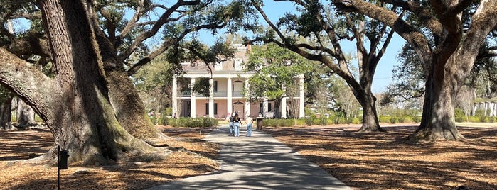 Oak Alley Plantation is one of Nawlins.