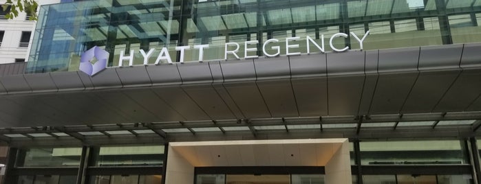 Hyatt Regency Sydney is one of สถานที่ที่ Lucas ถูกใจ.