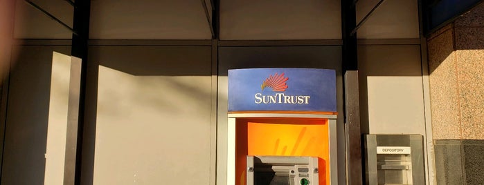 SunTrust Bank is one of ᴡᴡᴡ.Bob.pwho.ru : понравившиеся места.