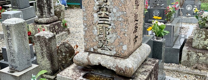 上野英三郎の墓 is one of 忠犬ハチ公ゆかりの地.