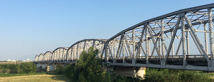 長良大橋 is one of 日本百名橋.