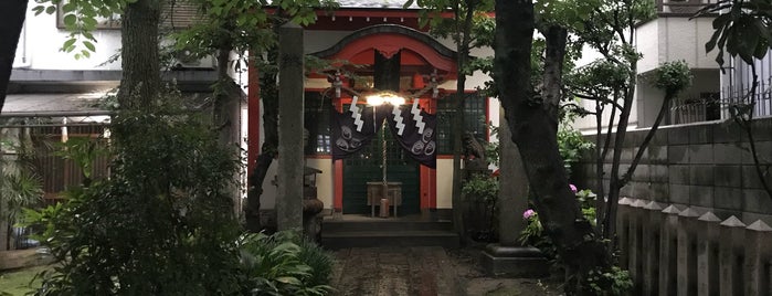 西出鎮守稲荷神社 is one of ちょっと気になるvenue Vol.26.