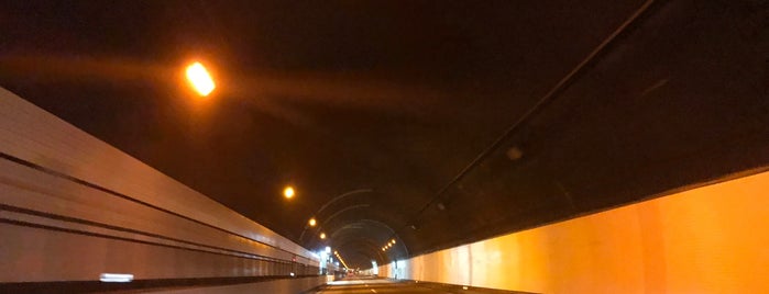 子不知トンネル is one of 北陸自動車道.
