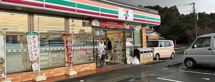 7-Eleven is one of コンビニ.