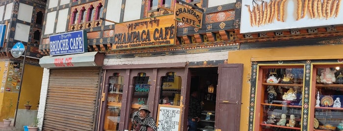 Champaca Cafe is one of Lugares favoritos de Andrew.