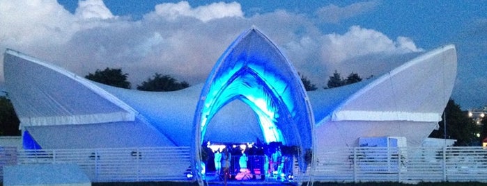 Sydney Beach Club is one of Anuta'nın Kaydettiği Mekanlar.