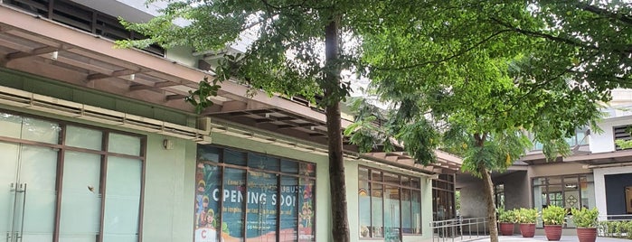 Quezon City is one of Lugares favoritos de Shank.