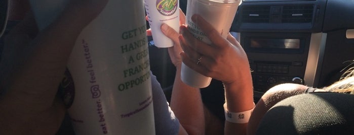 Tropical Smoothie Cafe is one of Lieux qui ont plu à Justin.